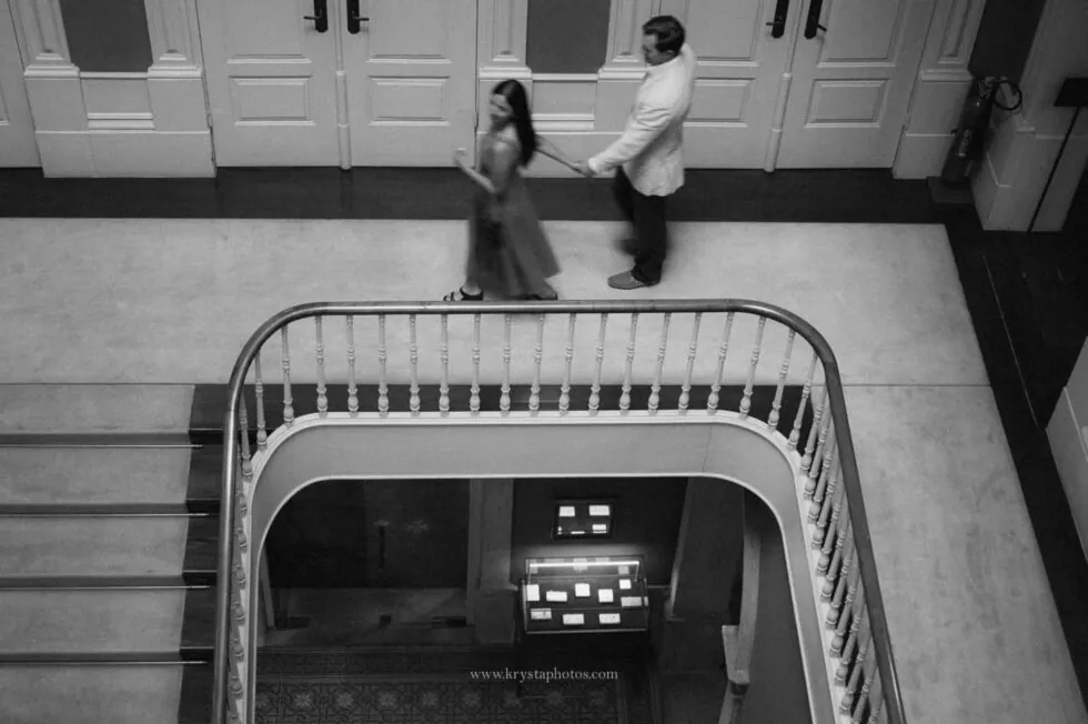 Well-dressed couple during Porto engagement photoshoot