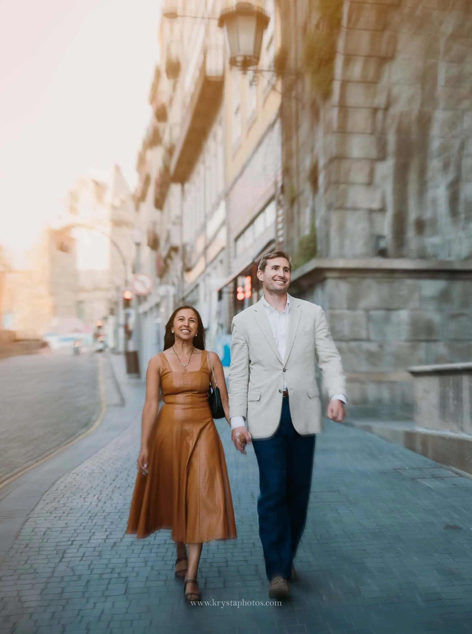 Well-dressed couple during Porto engagement photoshoot